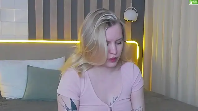 Snapshot of AmaliaBell chatting on May 14, 4:25 pm AmaliaBell online show from May 14, 4:25 pm