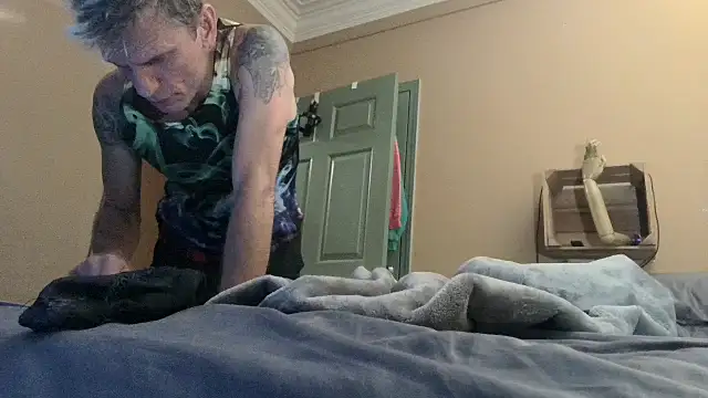 leahcimnikral online show from November 14, 7:29 am