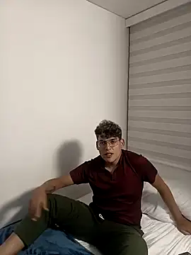 Snapshot of dom2travelersss chatting on January 16, 3:35 pm dom2travelersss online show from January 16, 3:35 pm