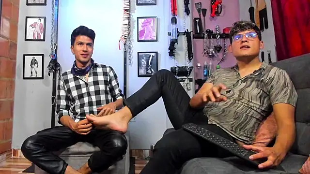 Snapshot of dom2travelersss chatting on February 3, 5:24 pm dom2travelersss online show from February 3, 5:24 pm