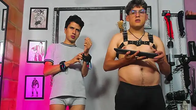 Snapshot of dom2travelersss chatting on February 20, 4:57 pm dom2travelersss online show from February 20, 4:57 pm