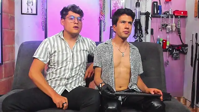 Snapshot of dom2travelersss chatting on February 27, 4:43 pm dom2travelersss online show from February 27, 4:43 pm