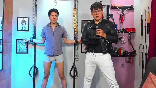 Snapshot of dom2travelersss chatting on March 9, 11:03 pm dom2travelersss online show from March 9, 11:03 pm