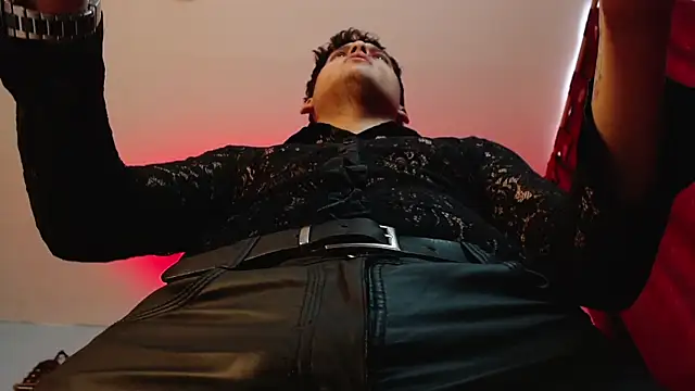 Snapshot of dom2travelersss chatting on September 19, 3:56 pm dom2travelersss online show from September 19, 3:56 pm