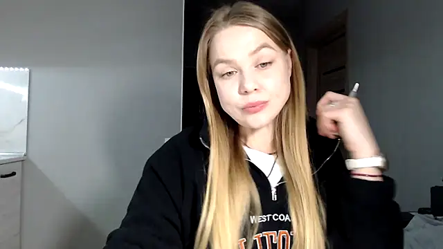 Snapshot of Sunbeam_ chatting on February 11, 7:41 pm Sunbeam online show from February 11, 7:41 pm