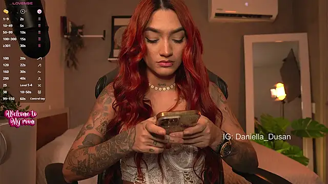 Snapshot of DaniDusan_ chatting on December 5, 9:06 pm DaniDusan  online show from December 5, 9:06 pm