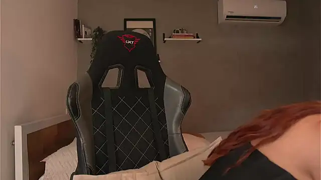 Snapshot of DaniDusan_ chatting on March 9, 6:32 pm DaniDusan  online show from March 9, 6:32 pm