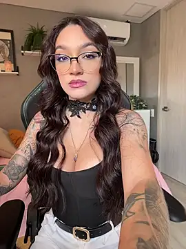 Snapshot of DaniDusan_ chatting on April 27, 7:01 pm DaniDusan online show from April 27, 7:01 pm