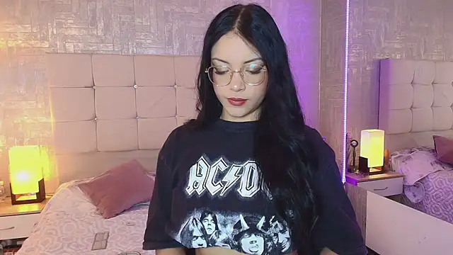 Snapshot of Baby_Venuss chatting on February 24, 3:44 am Baby Venuss online show from February 24, 3:44 am