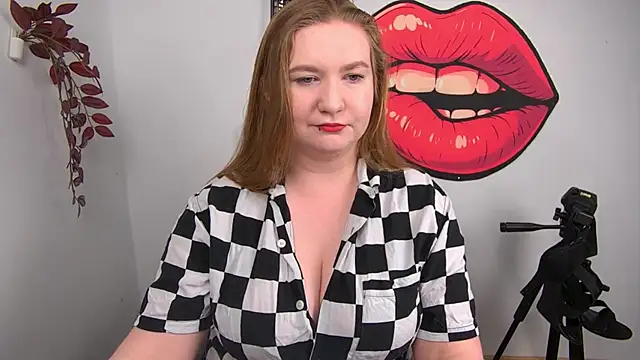 Snapshot of LaraDream chatting on May 27, 2:36 pm LaraDream online show from May 27, 2:36 pm