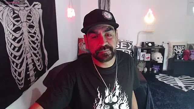 soyelcarlitos  online show from April 22, 9:16 pm