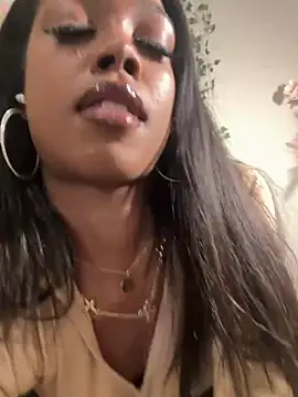 mismialove online show from June 26, 5:23 am