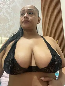 Snapshot of sofia_xxx02 chatting on February 13, 12:06 am sofia xxx02 online show from February 13, 12:06 am