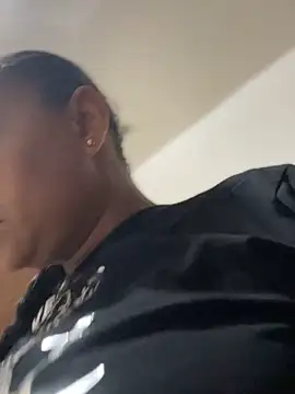 Snapshot of sofia_xxx02 chatting on February 17, 12:12 pm sofia xxx02 online show from February 17, 12:12 pm