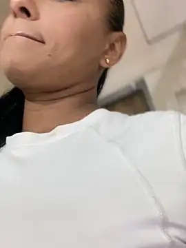 Snapshot of sofia_xxx02 chatting on February 20, 11:54 am sofia xxx02 online show from February 20, 11:54 am