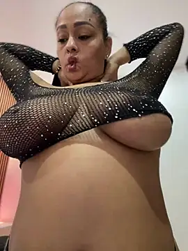 Snapshot of sofia_xxx02 chatting on May 4, 11:56 pm sofia xxx02 online show from May 4, 11:56 pm