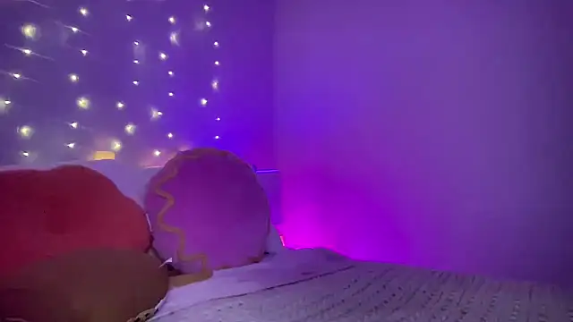 Snapshot of Fitnessbabe69 chatting on January 8, 10:48 am Fitnessbabe69 online show from January 8, 10:48 am