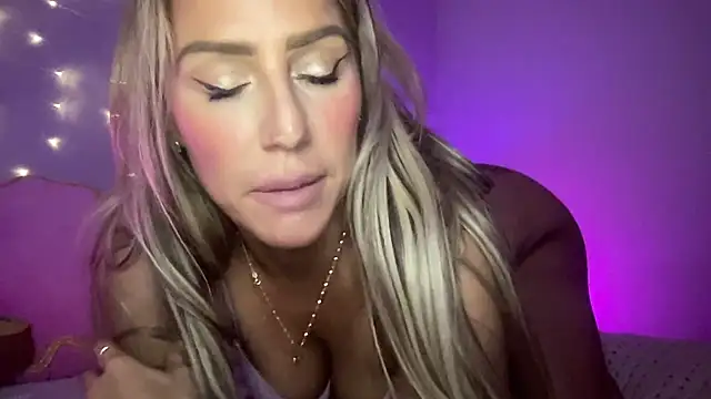 Snapshot of Fitnessbabe69 chatting on January 10, 1:52 pm Fitnessbabe69 online show from January 10, 1:52 pm