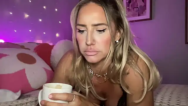 Snapshot of Fitnessbabe69 chatting on March 21, 8:28 am Fitnessbabe69 online show from March 21, 8:28 am