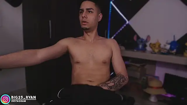 bigryann23 online show from April 9, 2:22 am